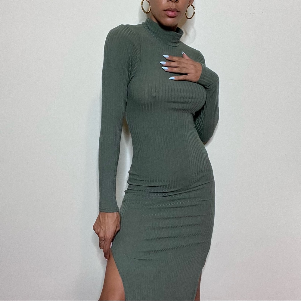 Turtle Kneck Ribbed Midi Dress with Slit